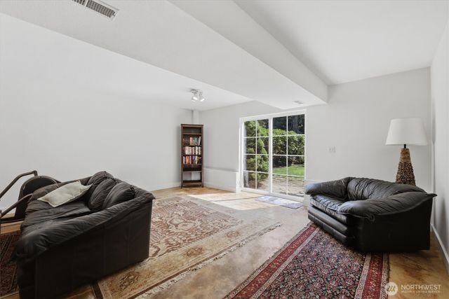 506 Azalea Avenue NE, Bainbridge Island, WA 98110