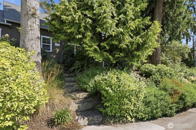506 Azalea Avenue NE, Bainbridge Island, WA 98110