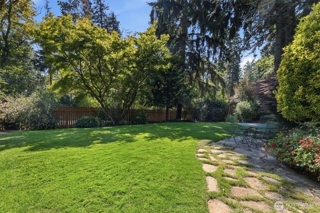 506 Azalea Avenue NE, Bainbridge Island, WA 98110