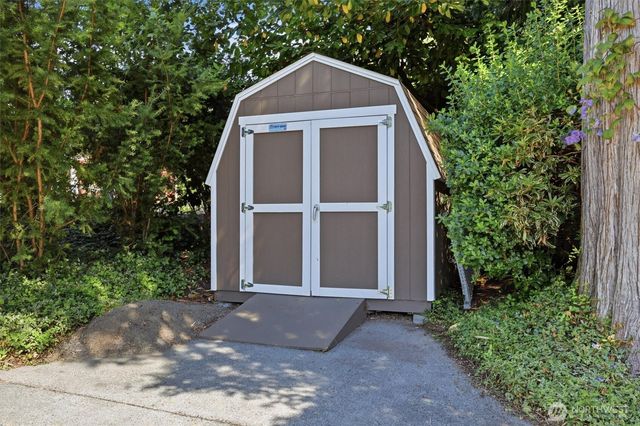 506 Azalea Avenue NE, Bainbridge Island, WA 98110