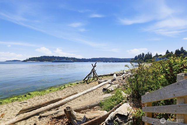 506 Azalea Avenue NE, Bainbridge Island, WA 98110