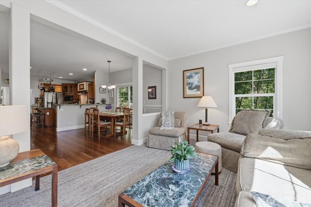506 Azalea Avenue NE, Bainbridge Island, WA 98110