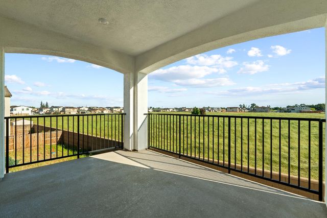 8679 Oldfield Way, Sacramento, CA 95829