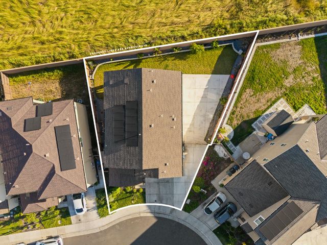 8679 Oldfield Way, Sacramento, CA 95829