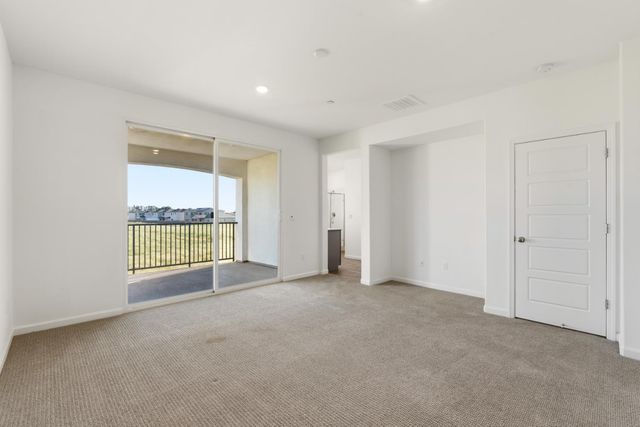 8679 Oldfield Way, Sacramento, CA 95829