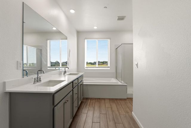 8679 Oldfield Way, Sacramento, CA 95829