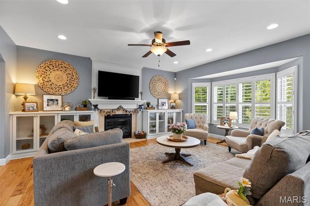 4355 Ventura Place Drive, St Louis, MO 63128