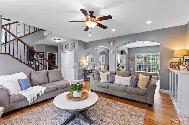 4355 Ventura Place Drive, St Louis, MO 63128