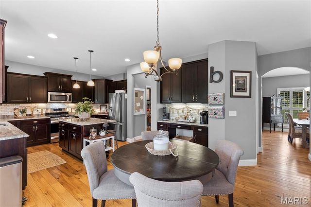 4355 Ventura Place Drive, St Louis, MO 63128