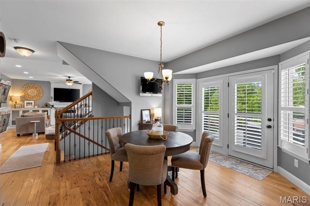 4355 Ventura Place Drive, St Louis, MO 63128