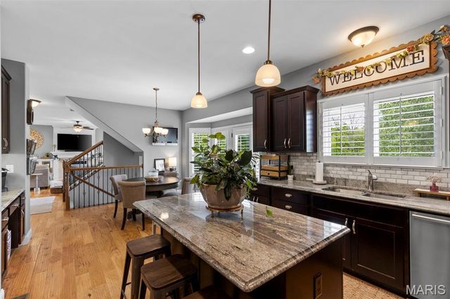 4355 Ventura Place Drive, St Louis, MO 63128