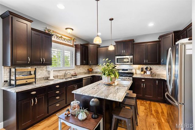 4355 Ventura Place Drive, St Louis, MO 63128