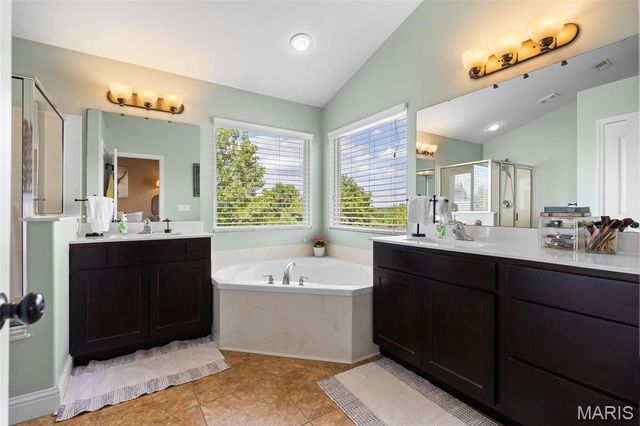 4355 Ventura Place Drive, St Louis, MO 63128
