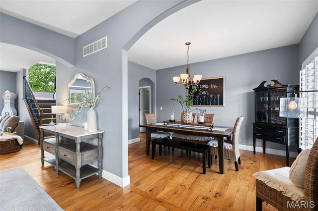 4355 Ventura Place Drive, St Louis, MO 63128