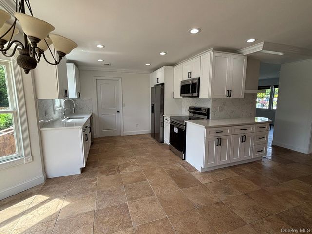 42 Annandale Road, Stony Brook, NY 11790