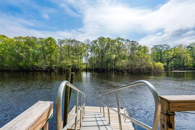 460 Trout Lane, Ridgeville, SC 29472