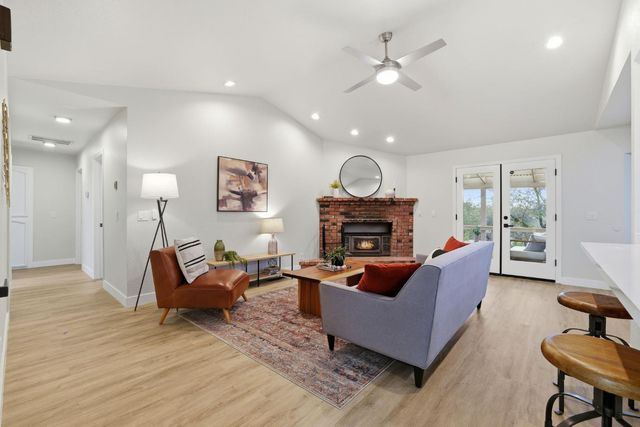 3261 Sandhurst Ct, Cameron Park, CA 95682