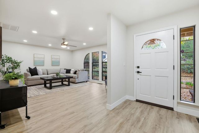 3261 Sandhurst Ct, Cameron Park, CA 95682