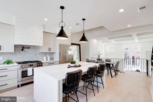 954 N 6TH ST, Philadelphia, PA 19123