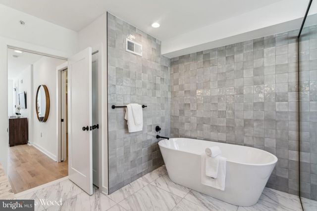 954 N 6TH ST, Philadelphia, PA 19123