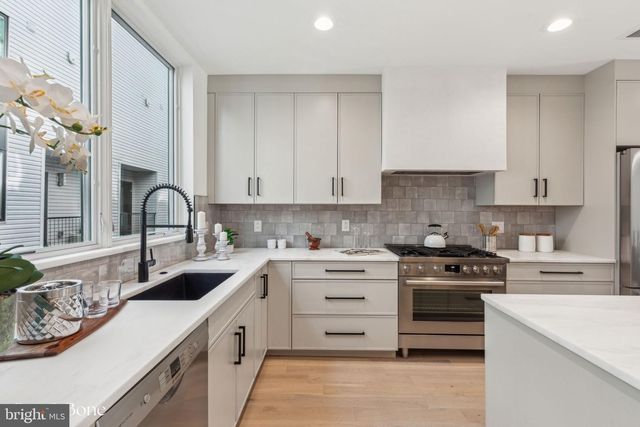 954 N 6TH ST, Philadelphia, PA 19123