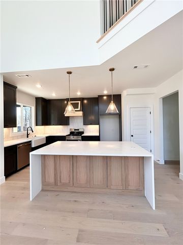 11 Chatburn Lane, Bella Vista, AR 72715