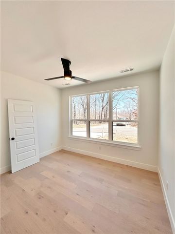 11 Chatburn Lane, Bella Vista, AR 72715