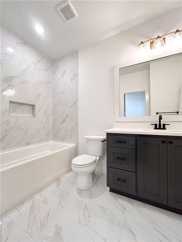 11 Chatburn Lane, Bella Vista, AR 72715