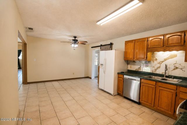 104 OAKDALE Drive, Palatka, FL 32177