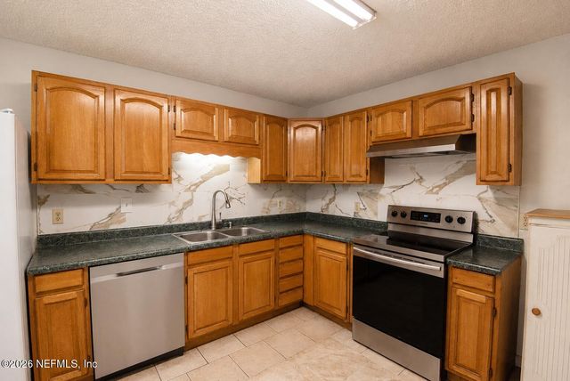104 OAKDALE Drive, Palatka, FL 32177