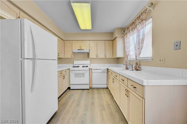 4814 Spring Falls Way, North Las Vegas, NV 89031