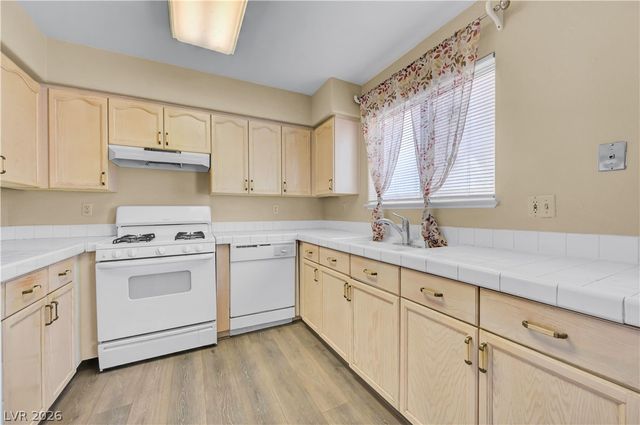 4814 Spring Falls Way, North Las Vegas, NV 89031