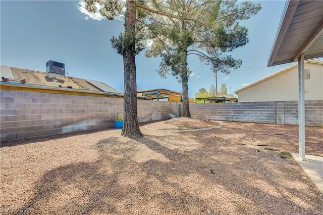4814 Spring Falls Way, North Las Vegas, NV 89031