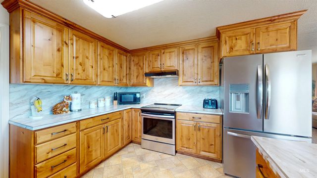 227 W 300 S, Jerome, ID 83338