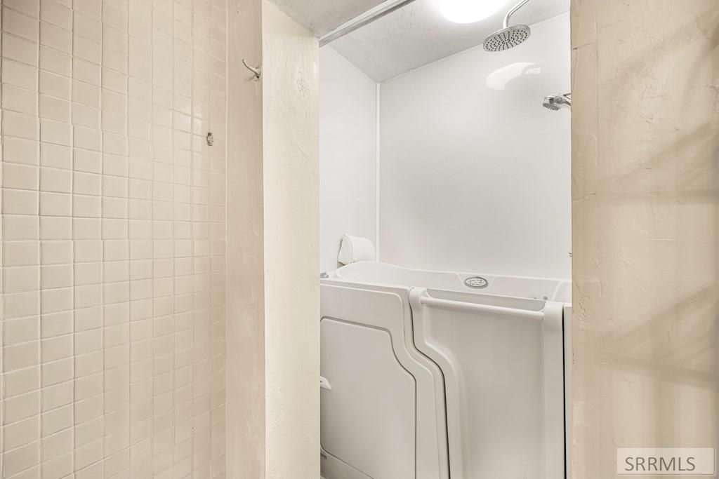 Image 16 of property listing at 195 Lansing, Blackfoot, ID 83221