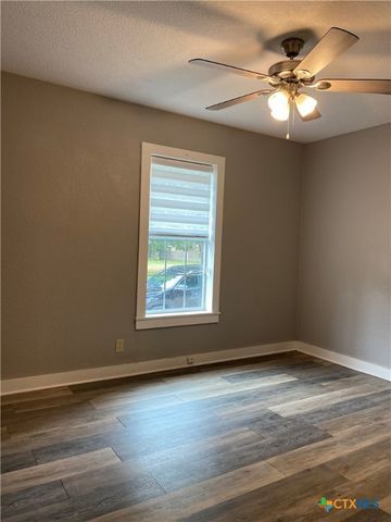 121 E 15th Street, Shiner, TX 77984