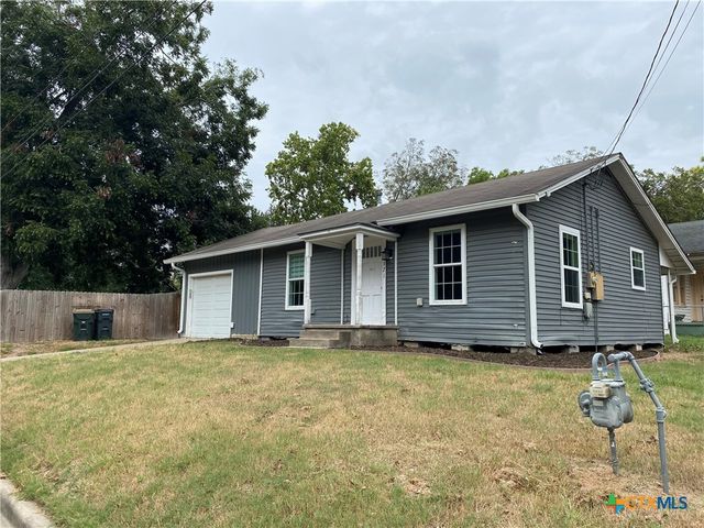 121 E 15th Street, Shiner, TX 77984