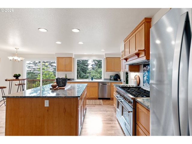 3335 BENTLEY Ave, Eugene, OR 97405
