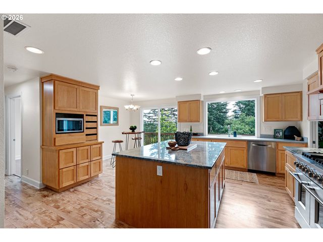 3335 BENTLEY Ave, Eugene, OR 97405