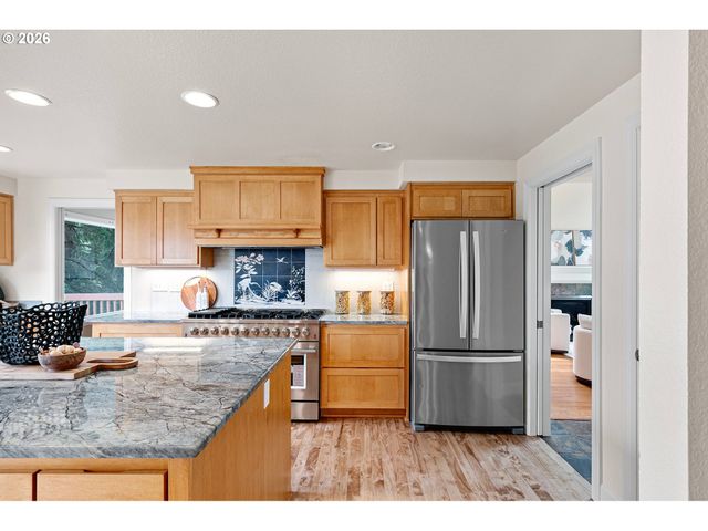 3335 BENTLEY Ave, Eugene, OR 97405