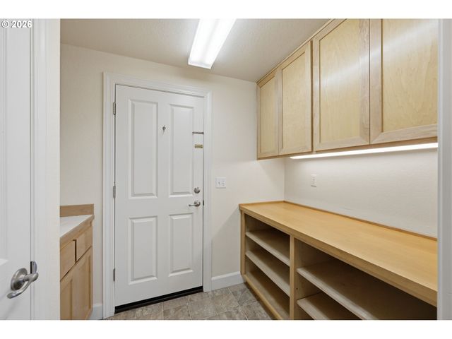 3335 BENTLEY Ave, Eugene, OR 97405