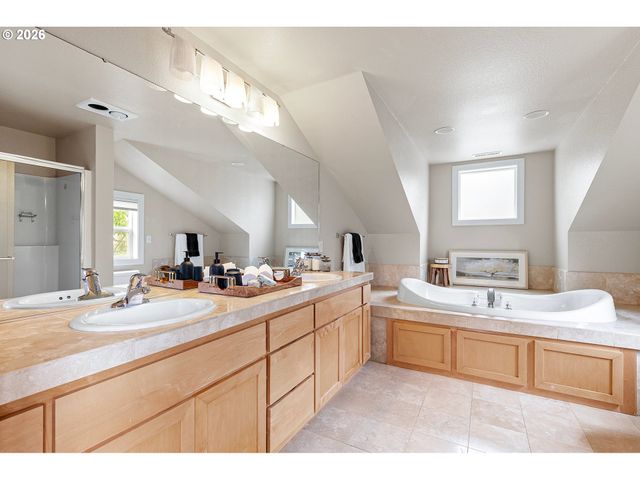 3335 BENTLEY Ave, Eugene, OR 97405
