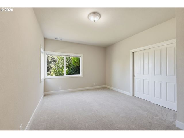 3335 BENTLEY Ave, Eugene, OR 97405