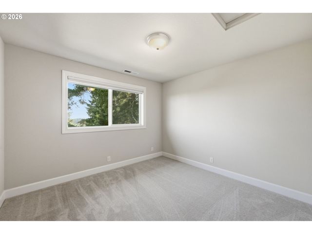 3335 BENTLEY Ave, Eugene, OR 97405