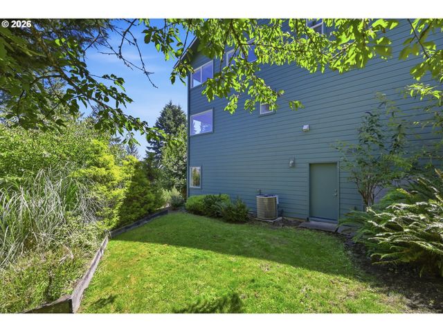 3335 BENTLEY Ave, Eugene, OR 97405