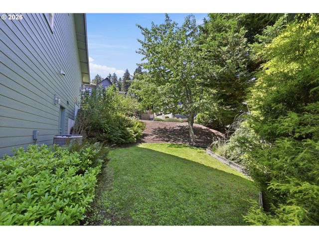 3335 BENTLEY Ave, Eugene, OR 97405