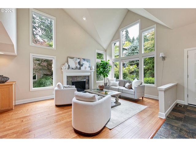 3335 BENTLEY Ave, Eugene, OR 97405