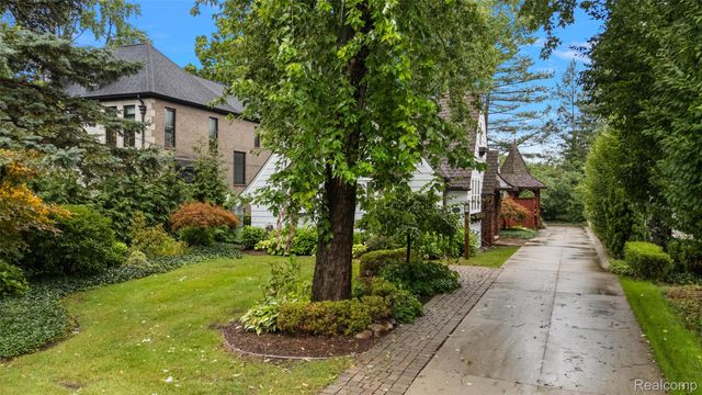 367 Baldwin Road, Birmingham, MI 48009