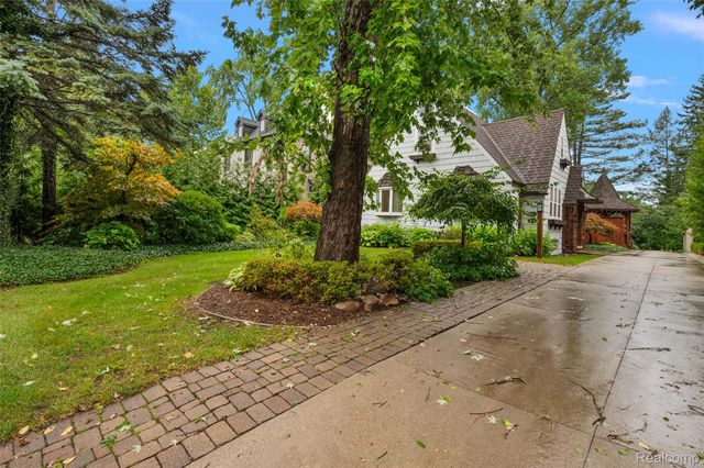 367 Baldwin Road, Birmingham, MI 48009