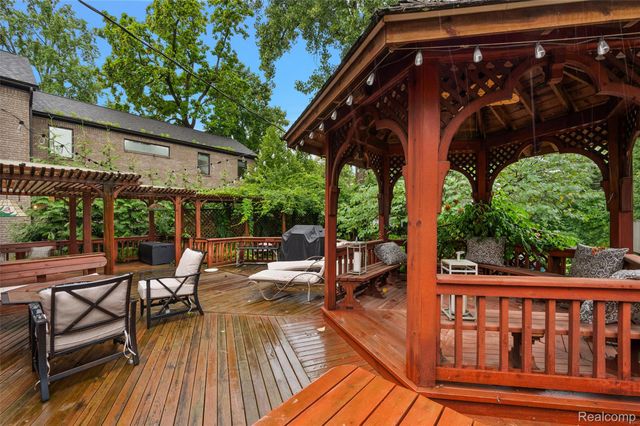 367 Baldwin Road, Birmingham, MI 48009